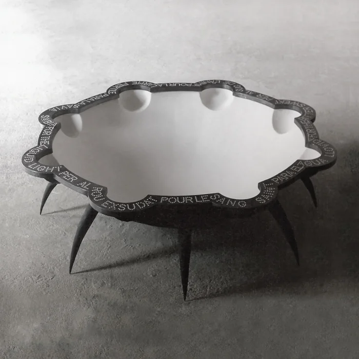 Ante la sequía:
Un grial en espera
116 x 116 x 33 cm